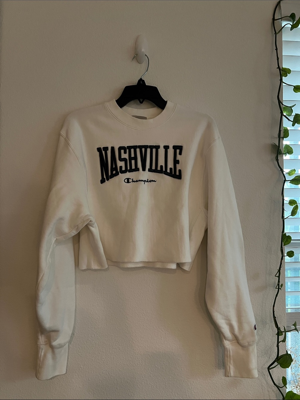 Nashville White Cropped Champion Sweatshirt (M) - Picture 2 of 6